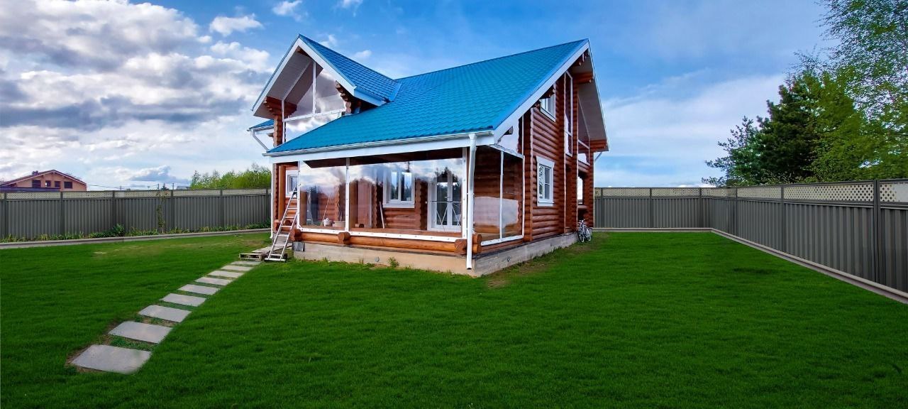 Мягкие окна на веранде загородного дома в городе Домодедово